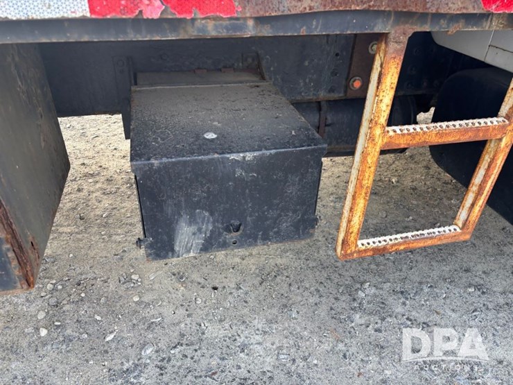 international-4700-image-49