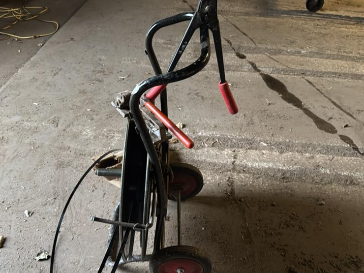 #137-•-bander-and-tools*-image-4