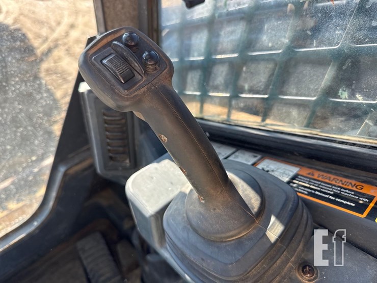 2021-deere-331g-image-25