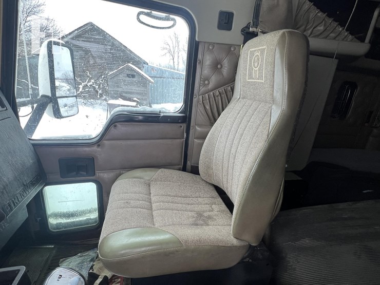 1996-kenworth-t600-image-17