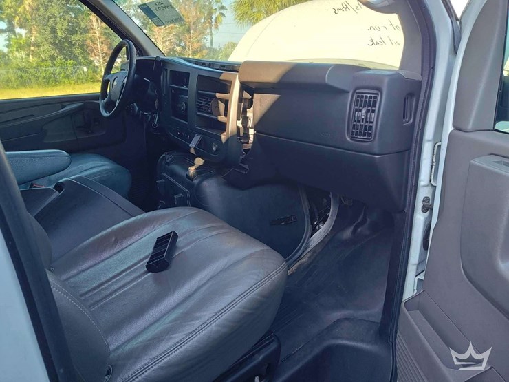 2015-chevrolet-express-2500-image-25