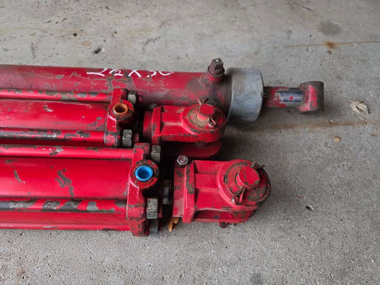 (3)-hydraulic-cylinders,-(2)-2-½”-x-20”-and-(1)-2-½”-x-30”,-all-in-working-order-per-seller,-buying-image-3