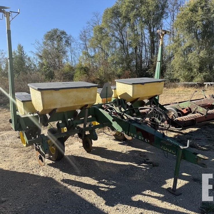 JOHN DEERE 7000
