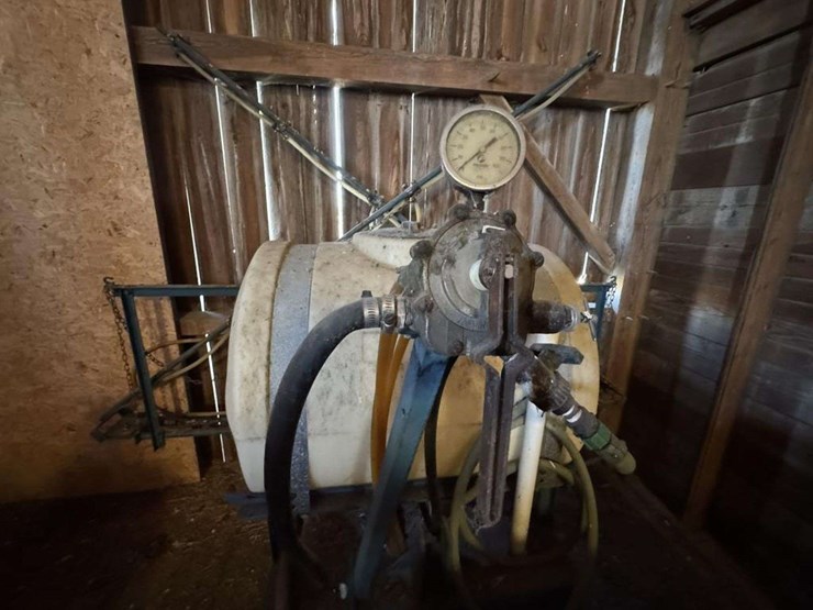 100-gallon-3pt-sprayer-image-2