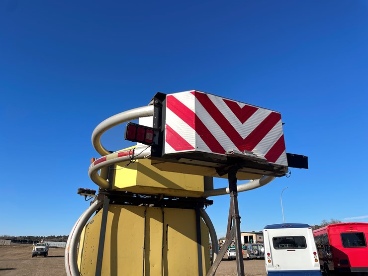 international-4700-image-11