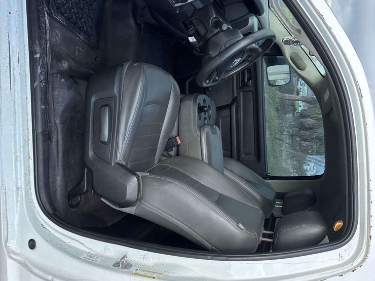 2014-dodge-ram-1500-image-13