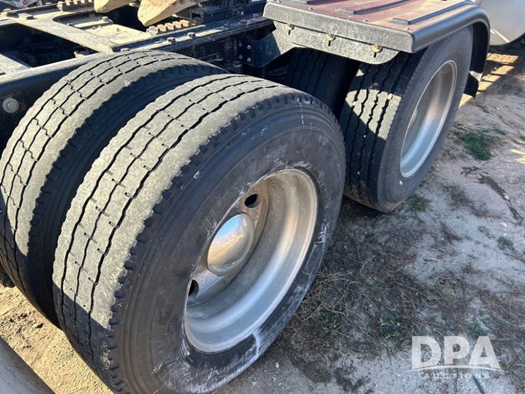 2009-kenworth-t800-image-21