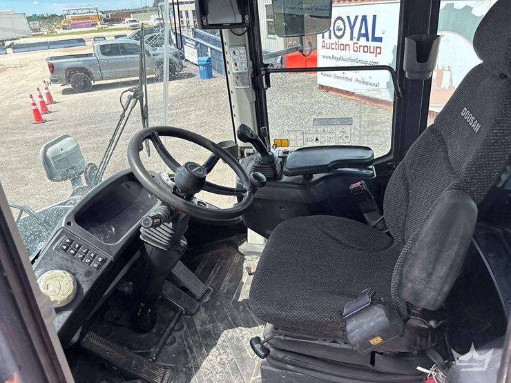 2018-doosan-dl220-5-image-13