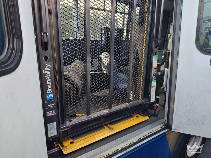 2017-ford-e450-image-20