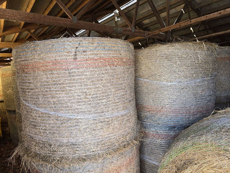 new-holland-br740-image-3