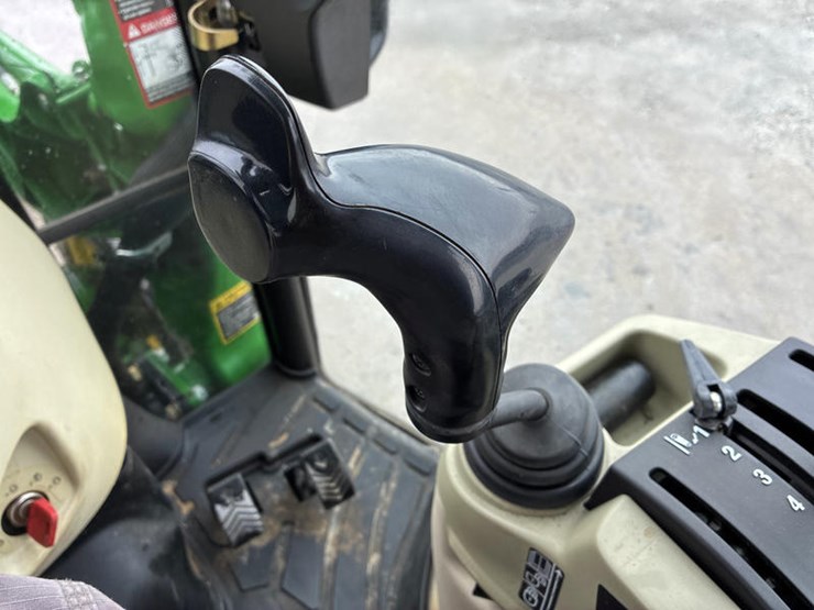 john-deere-3033r-image-58