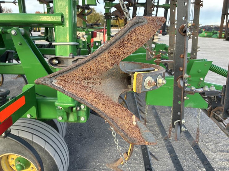 john-deere-2210-image-32