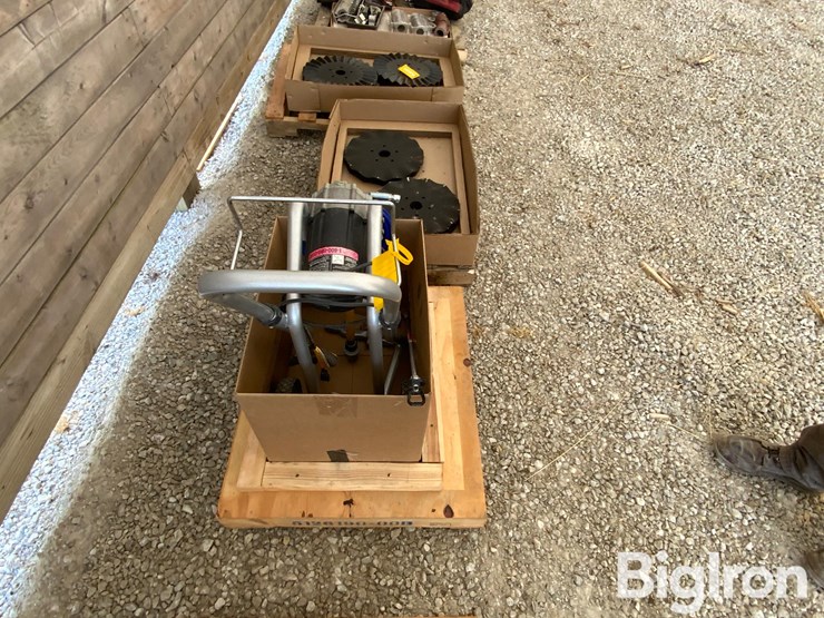 wagner-twin-stroke-9150-piston-pump-sprayer-image-6