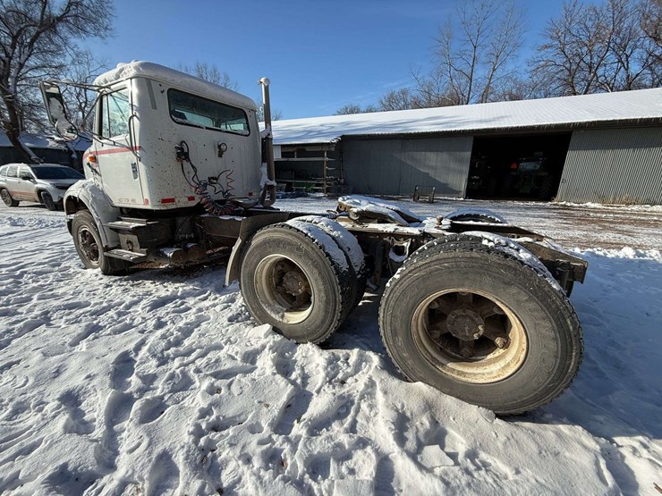 1996-international-8100-image-13