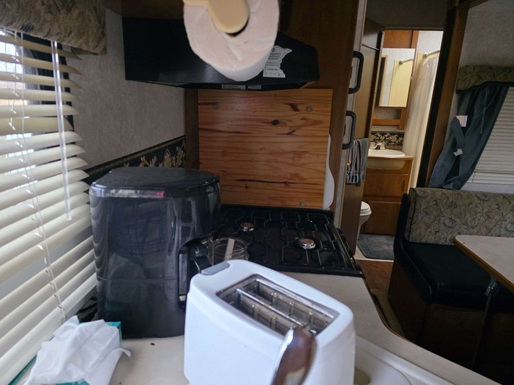 2004-prowler-fleetwood-5th-wheel-rv,-model-255-bhs,-12’-slide-out,-newer-19’-awning,-1-queen-front-b-image-42