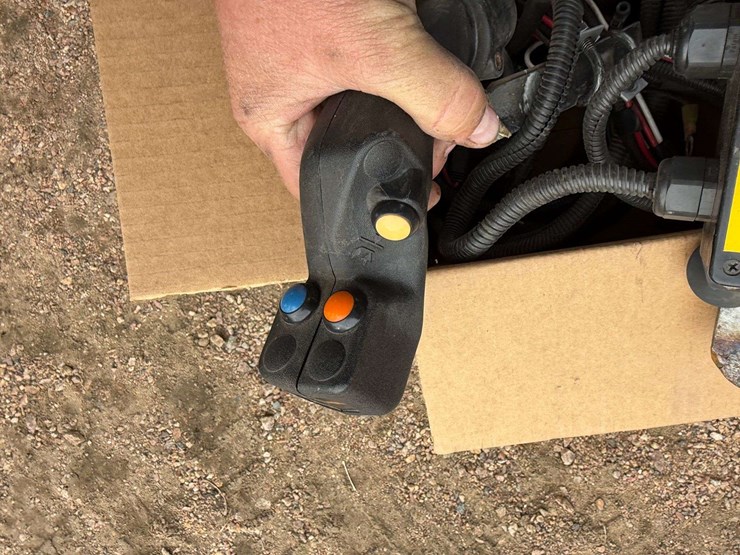 summers-90’-sprayer,-3pt-hookup,-500-gallon-tank,-5-section-shut-offs,-comes-with-controller,-wings-image-18