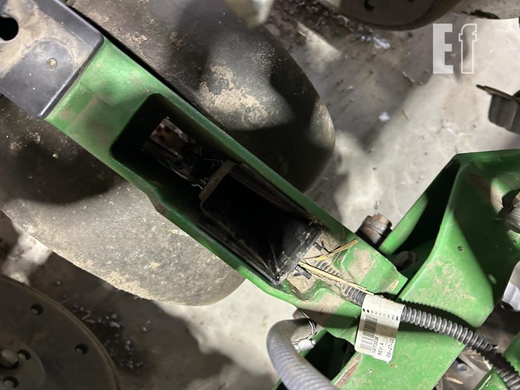 2014-john-deere-db60-image-18