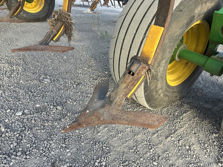 john-deere-2210-image-25