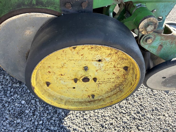 john-deere-7000-image-32
