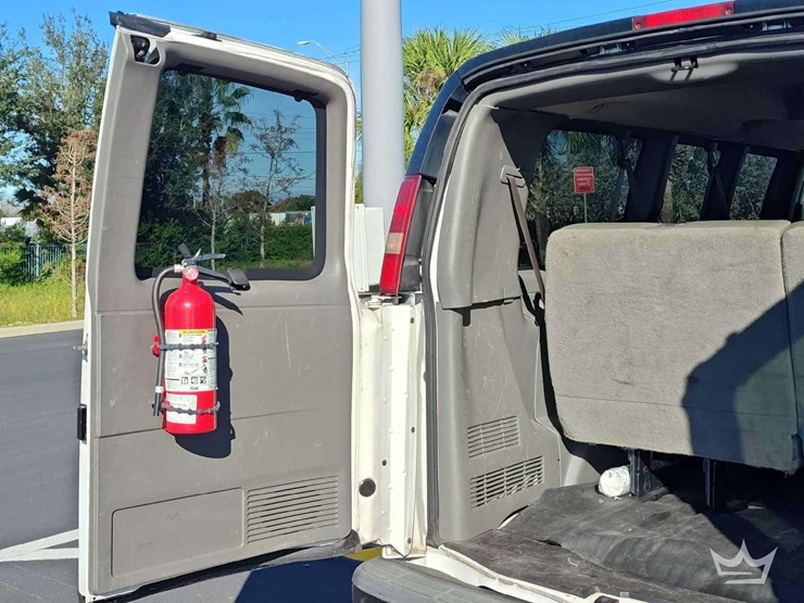 2015-chevrolet-express-2500-image-32