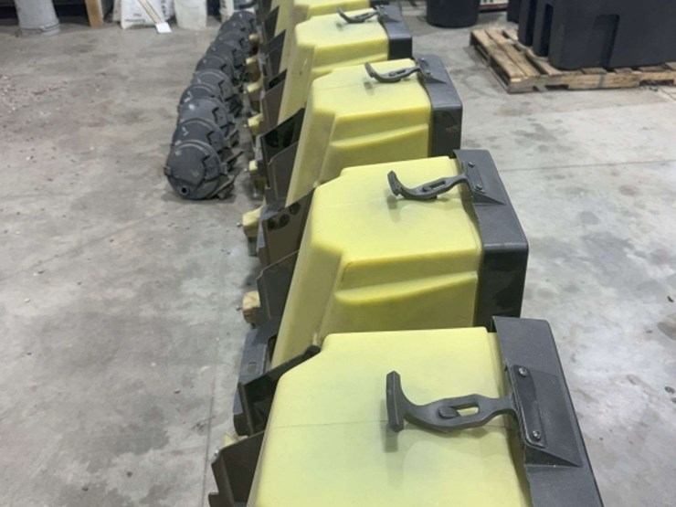 (12)-john-deere-3-bushel-boxes,-no-cracks,-in-great-shape,-buying-all-for-one-money-image-2