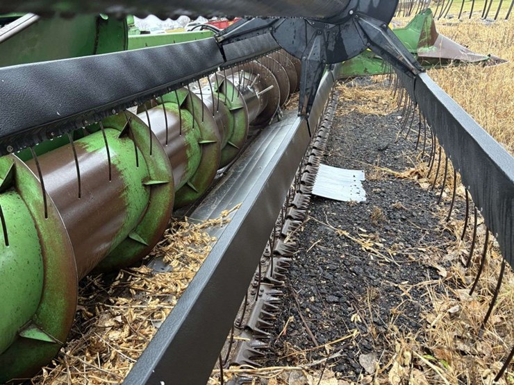 john-deere-220-image-4