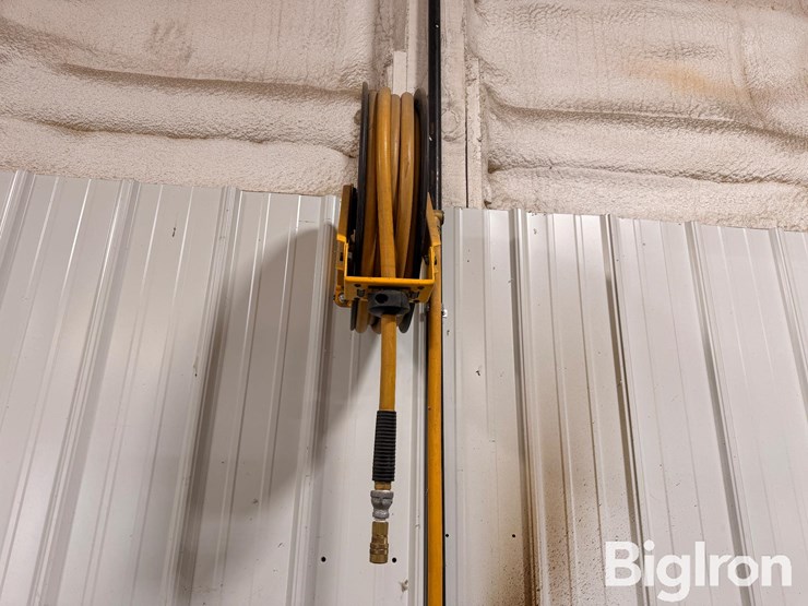 dewalt-dxcm024-0344-dbl.-arm-hose-reel-w/-1/2"-x-50'-premium-rubber-hose-image-2