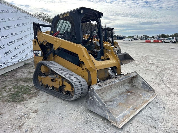 2019-caterpillar-259d-image-2