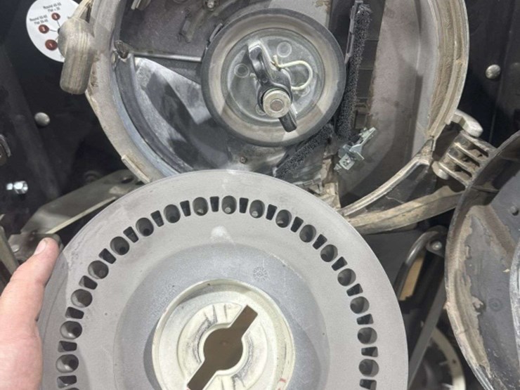 (12)-john-deere-box-e-set-meters,-come-with-corn-plates,-buying-all-for-one-money-image-6