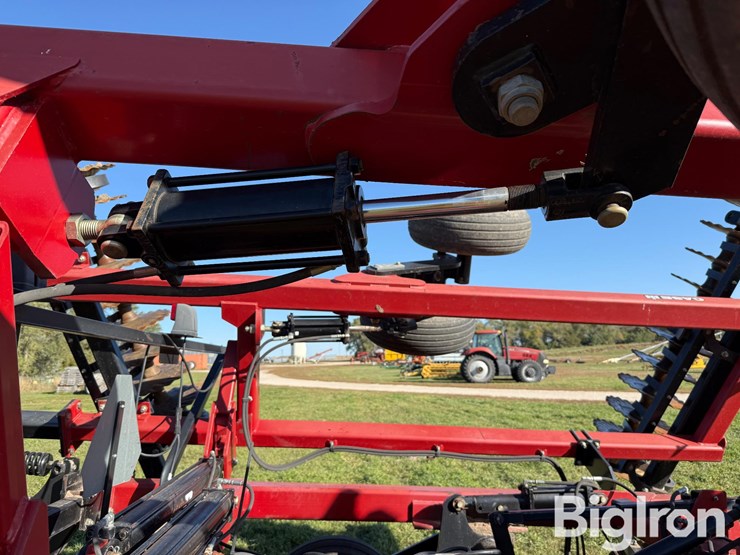 case-ih-330-image-17