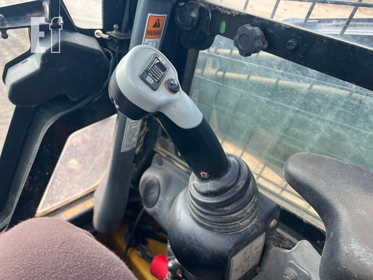 new-holland-c227-image-22