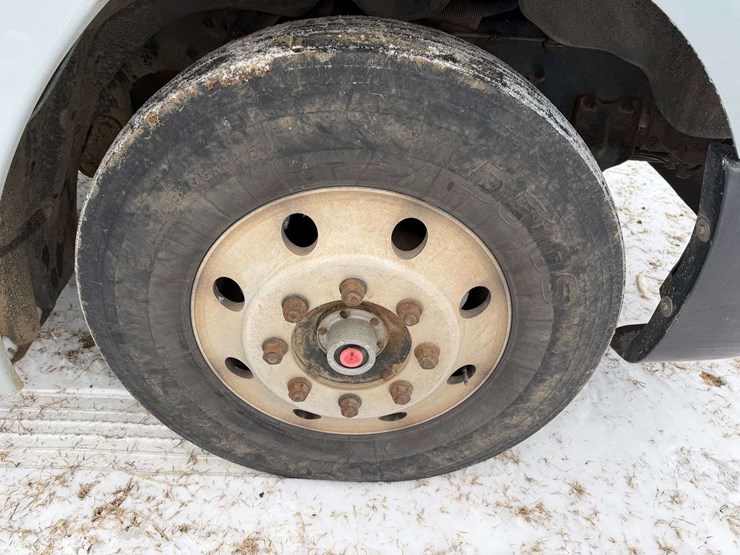 2006-freightliner-columbia-grain-truck,-549,000-miles,-8-year-old-box,-eaton-speed-shift-10-speed-tr-image-41