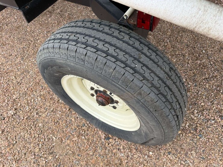 2024-john-deere-12-image-16