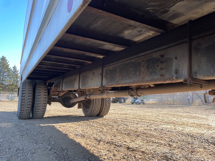 #1135-•-2002-gmc-c6500-van-truck-(has-mn-title)-image-8