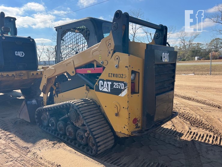 2015-caterpillar-257d-image-2