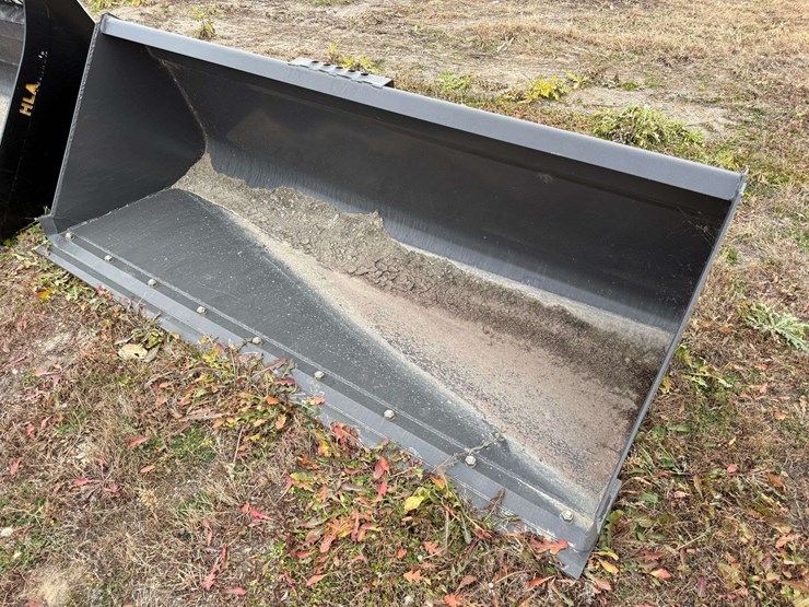 new-holland-l225-image-30