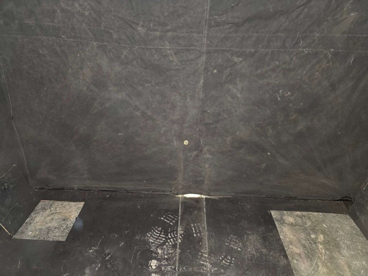 7.5’-x-5.5’-mankato-portable-fish/spearing-house,-2-hole-and-spear-hole-with-furnace-vent-image-17