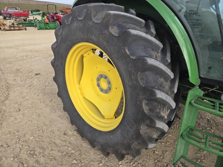 john-deere-6135e-image-5