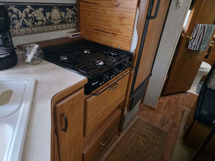 2004-prowler-fleetwood-5th-wheel-rv,-model-255-bhs,-12’-slide-out,-newer-19’-awning,-1-queen-front-b-image-44