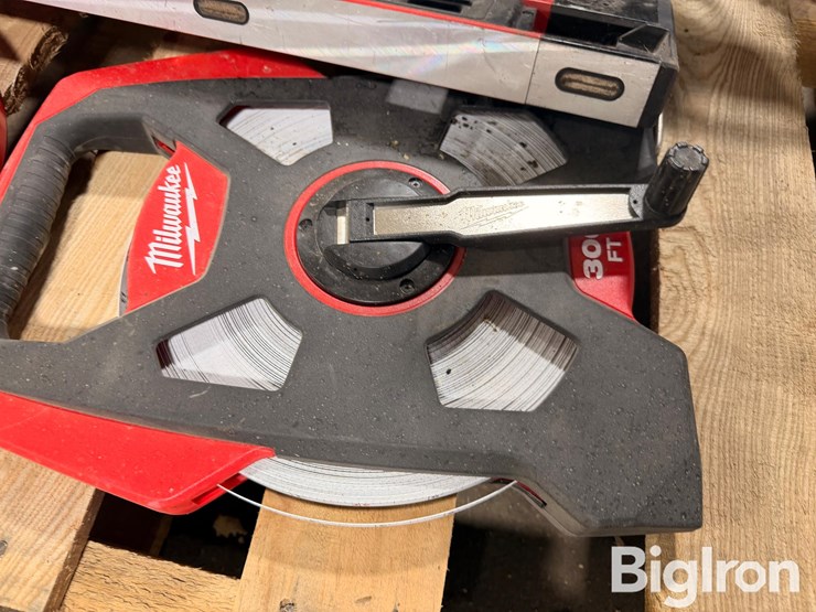 milwaukee-power-tools-w/batteries-&-6-battery-charger-image-12