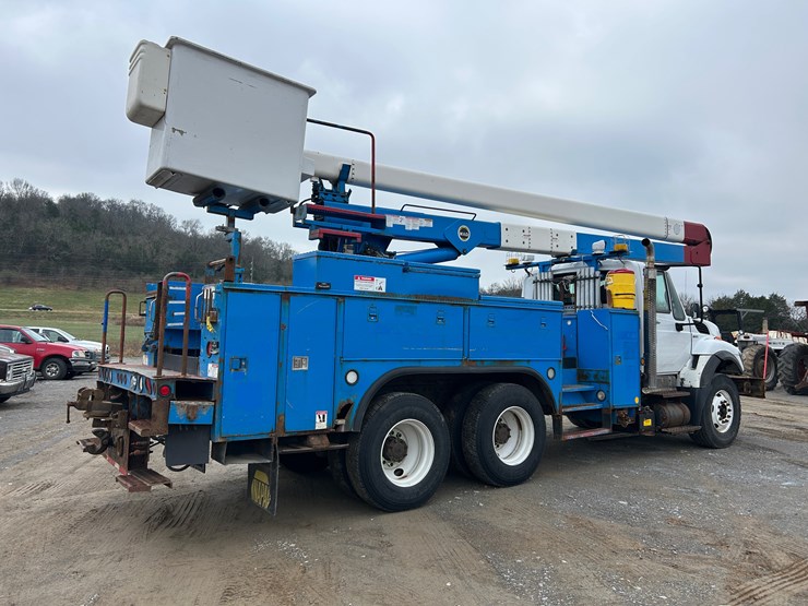 2010-international-7400-image-6