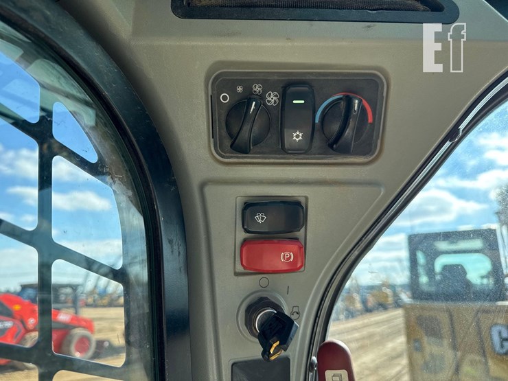 2022-caterpillar-299d3-image-29