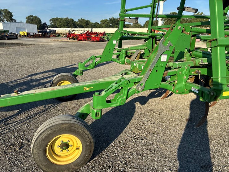 john-deere-2410-image-10