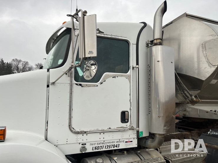 2005-kenworth-t800-image-33