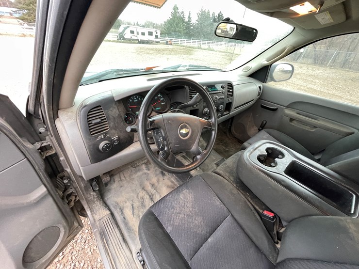 #1125-•-2013-chevrolet-silverado-pickup-truck-(has-mn-title)-image-24