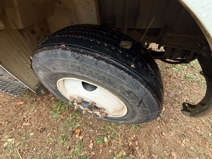 2004-international-durastar-4400-image-24