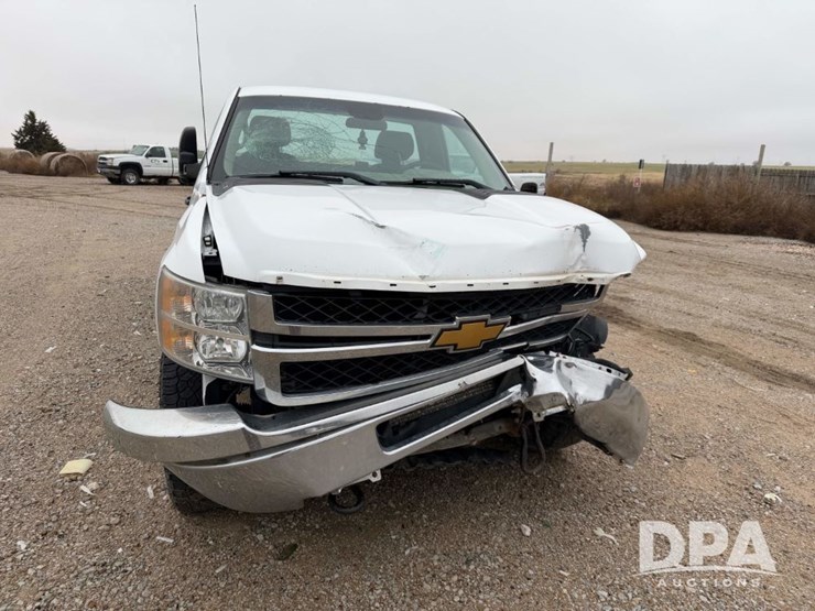 2012-chevrolet-2500hd-image-3