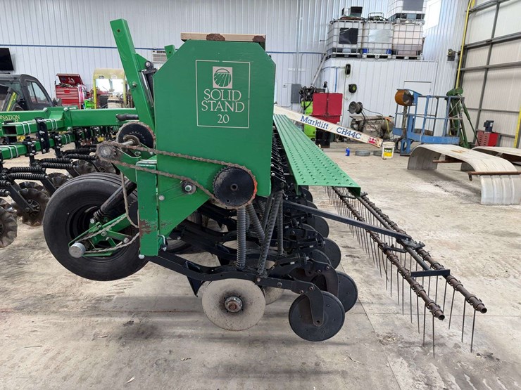 great-plains-20’-grain-drill,-10”-spacing,-3pt-converted-into-a-pull-type,-has-markers,-front-coulte-image-6