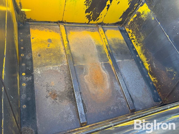 field-queen-inc-1408-forage-dump-wagon-image-18