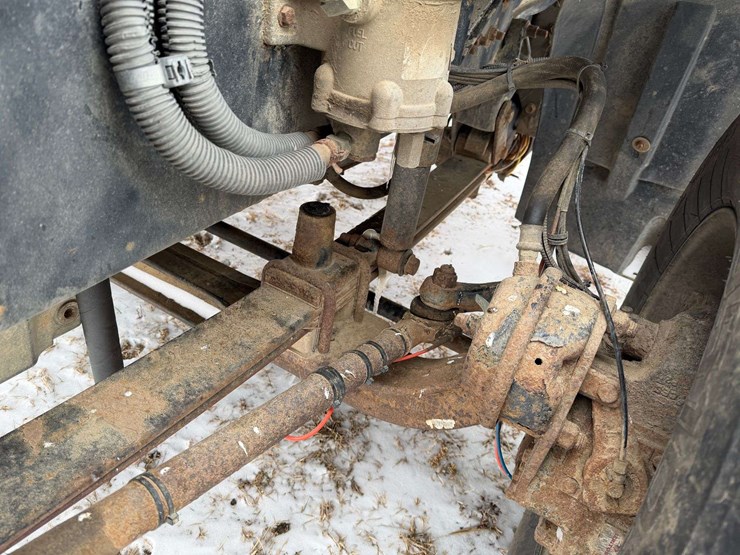 2006-freightliner-columbia-grain-truck,-549,000-miles,-8-year-old-box,-eaton-speed-shift-10-speed-tr-image-69